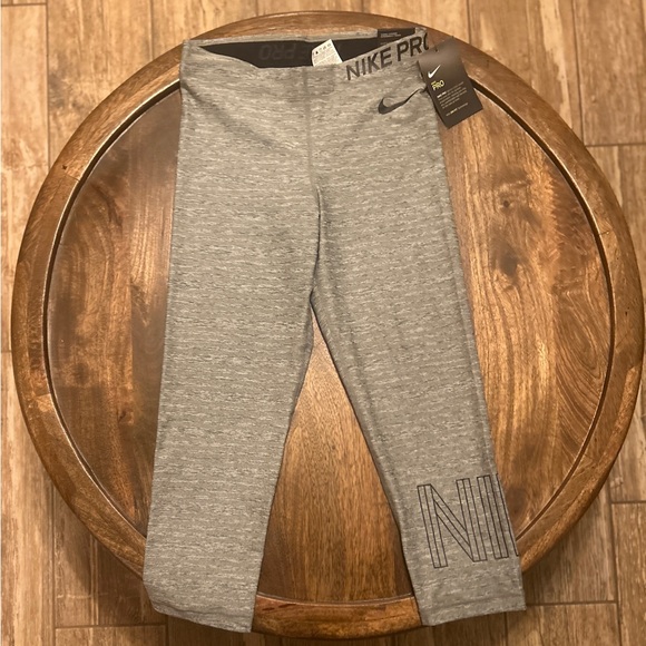 NIKE PRO LEGGINGS, TIGHT FIT,CAPRI LENGTH - Picture 1 of 6